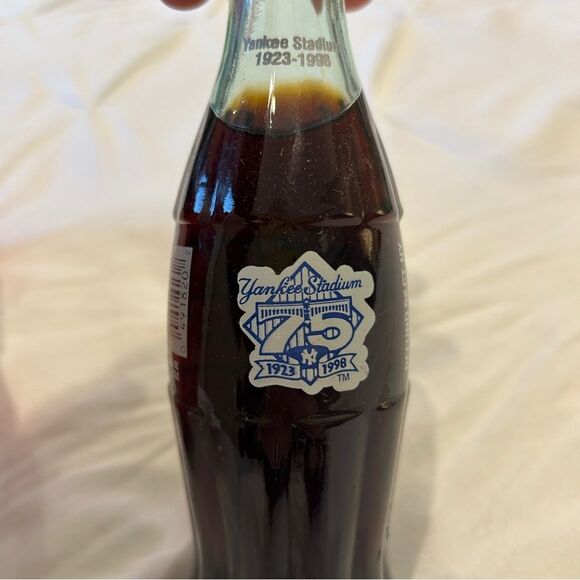 Coca-Cola Collectibles Classic Celebrating 75 Years of Yankee Stadium 1923 -1998 - Picture 4 of 7